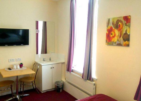 St Nicholas Hotel Harrow Eksteriør bilde