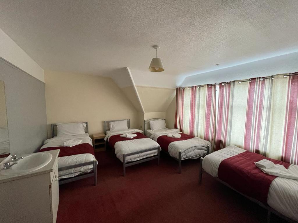 St Nicholas Hotel Harrow Eksteriør bilde