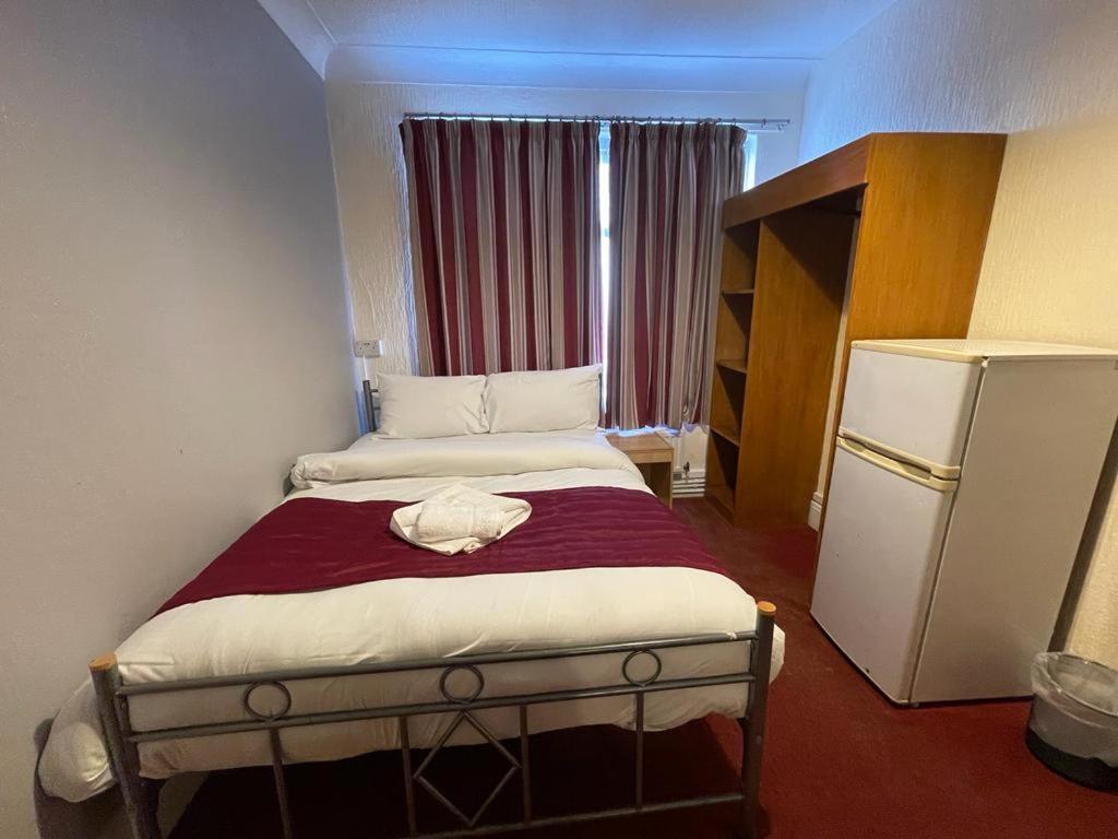 St Nicholas Hotel Harrow Eksteriør bilde