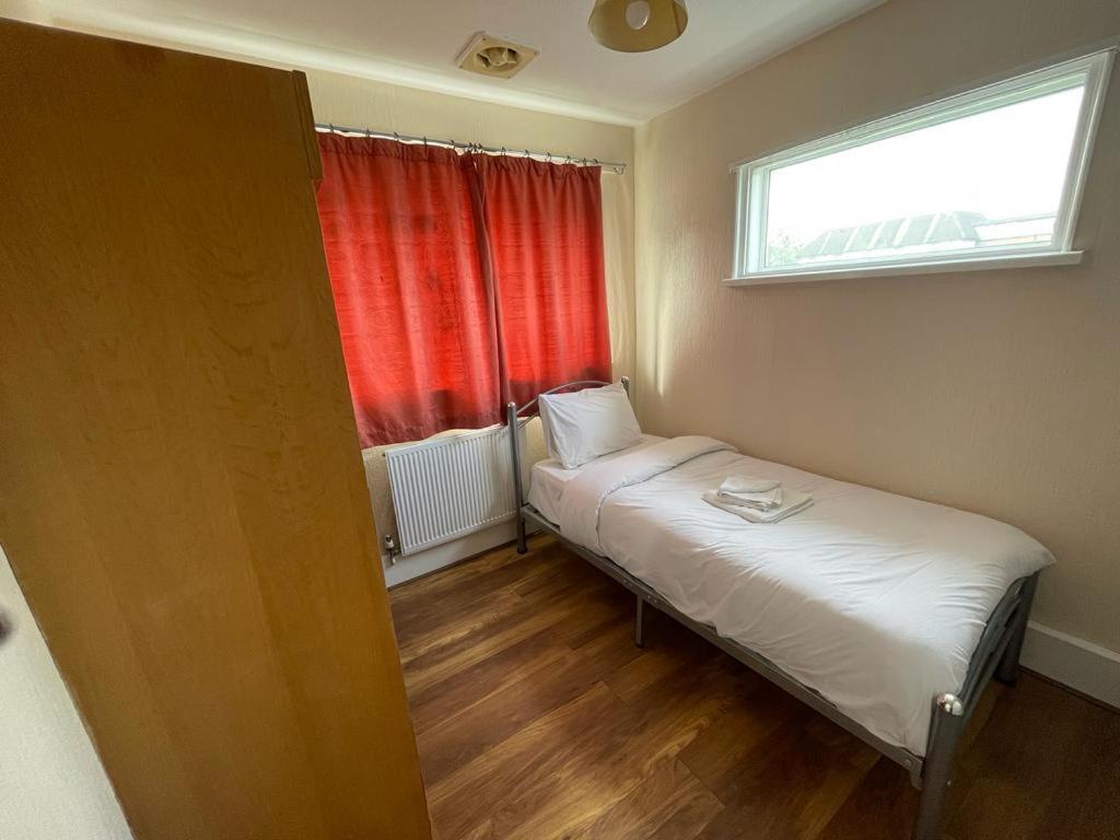 St Nicholas Hotel Harrow Eksteriør bilde