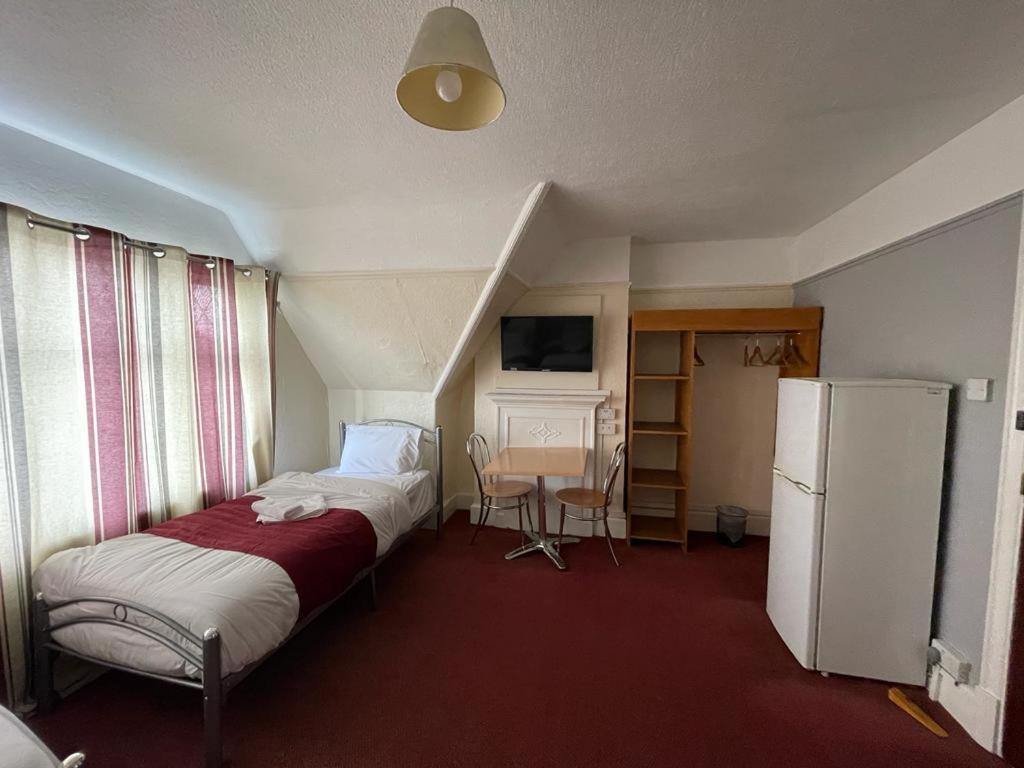 St Nicholas Hotel Harrow Eksteriør bilde
