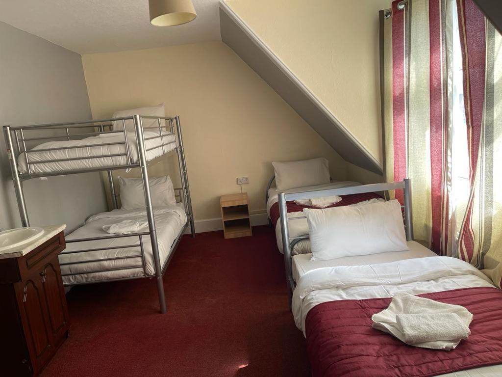 St Nicholas Hotel Harrow Eksteriør bilde