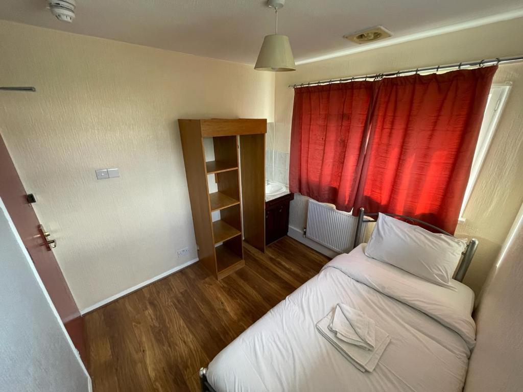 St Nicholas Hotel Harrow Eksteriør bilde