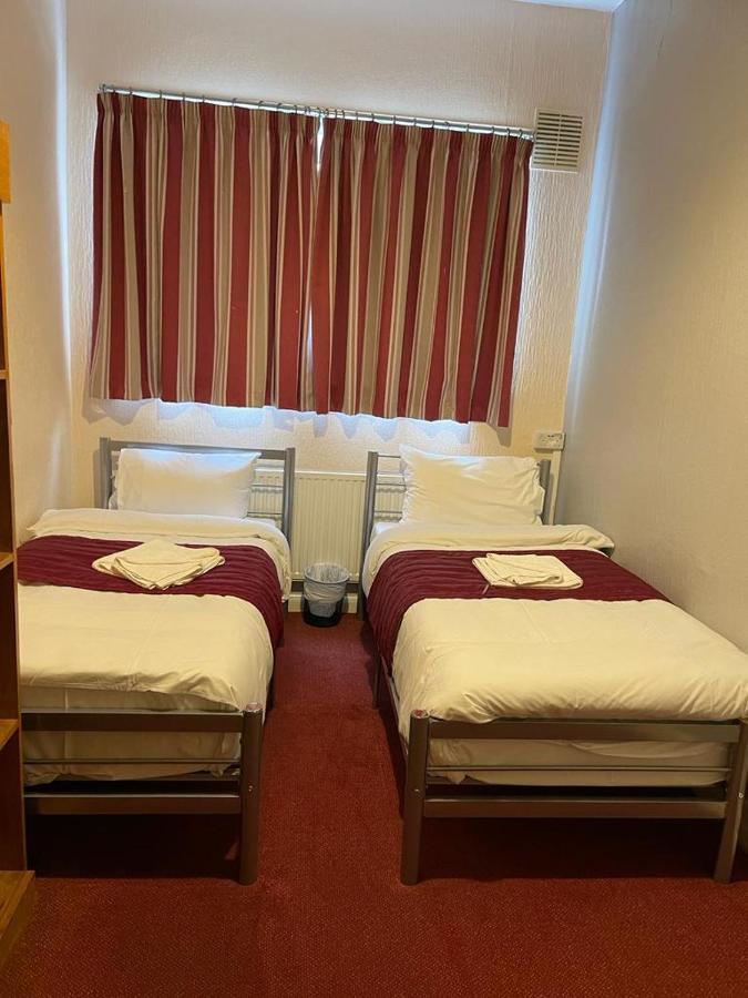 St Nicholas Hotel Harrow Eksteriør bilde
